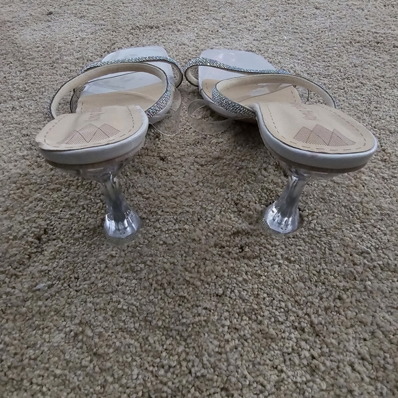 Heels with Rhinestone Decoration - Picture 5 of 9